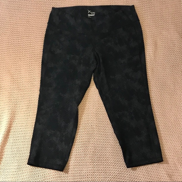 Old Navy Active Capris XL NWOT